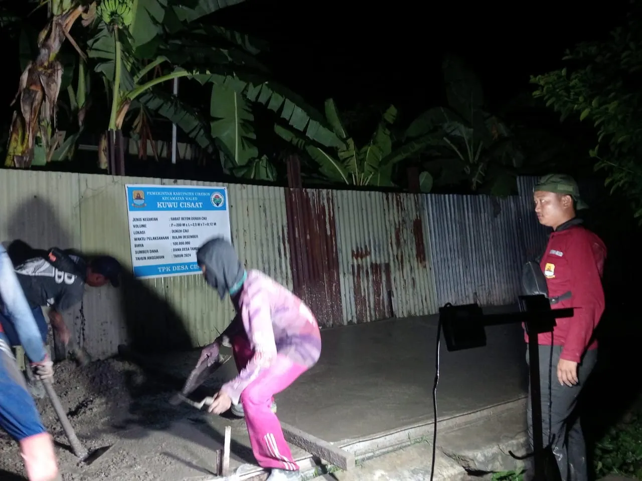 Pembangunan Jalan Rabat Beton di Desa Cisaat, Dukuh Cau, dengan Dana Desa 2024