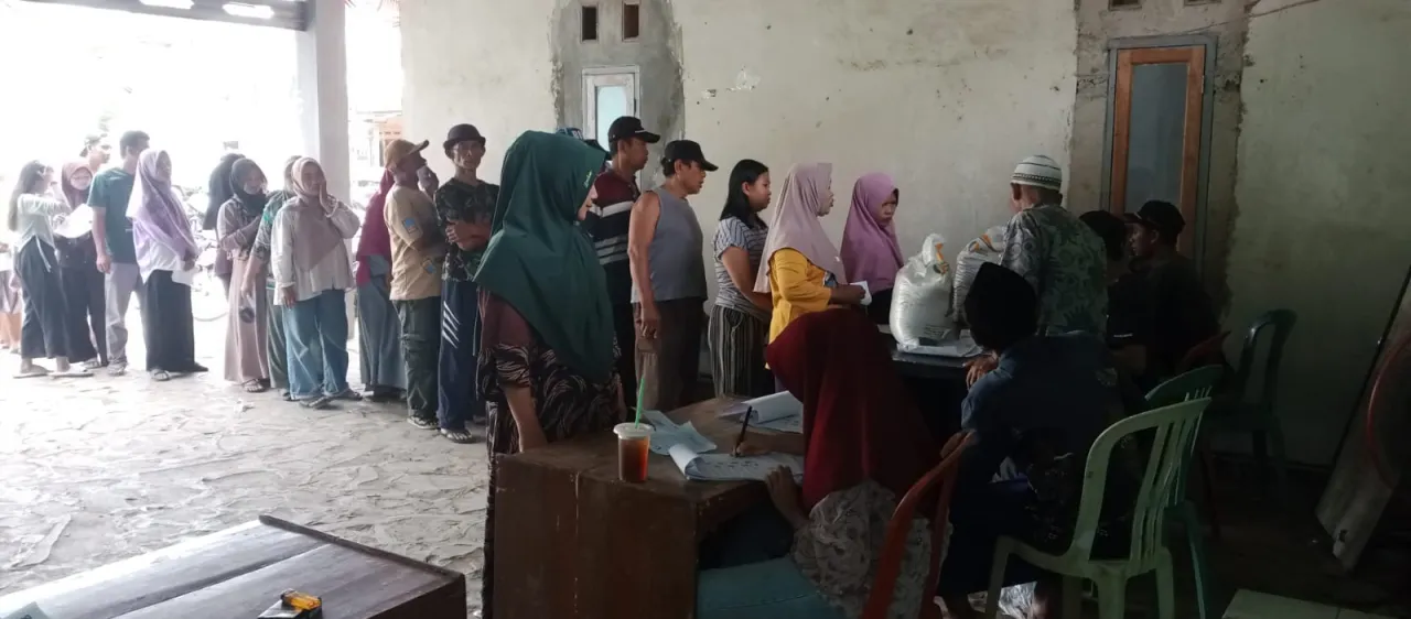 Penyaluran Bantuan Beras Bulog Bulan Desember 2024 Desa Setu Patok.