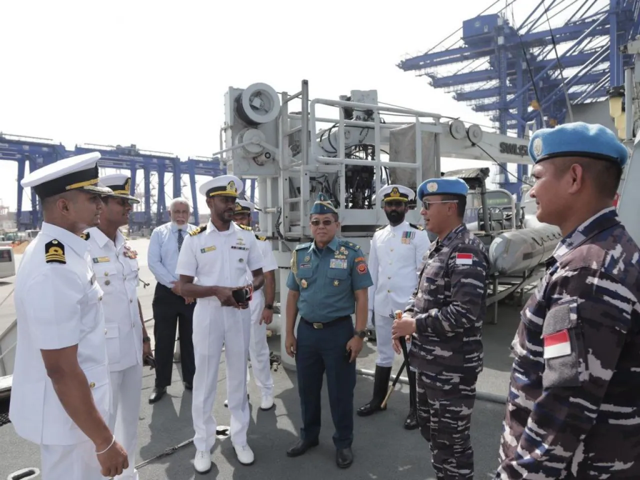 TIBA DI SRILANKA, SATGAS MTF TNI KONGA XXVIII-P DISAMBUT DUBES LBBP RI SRILANKA DAN MALAWEDA