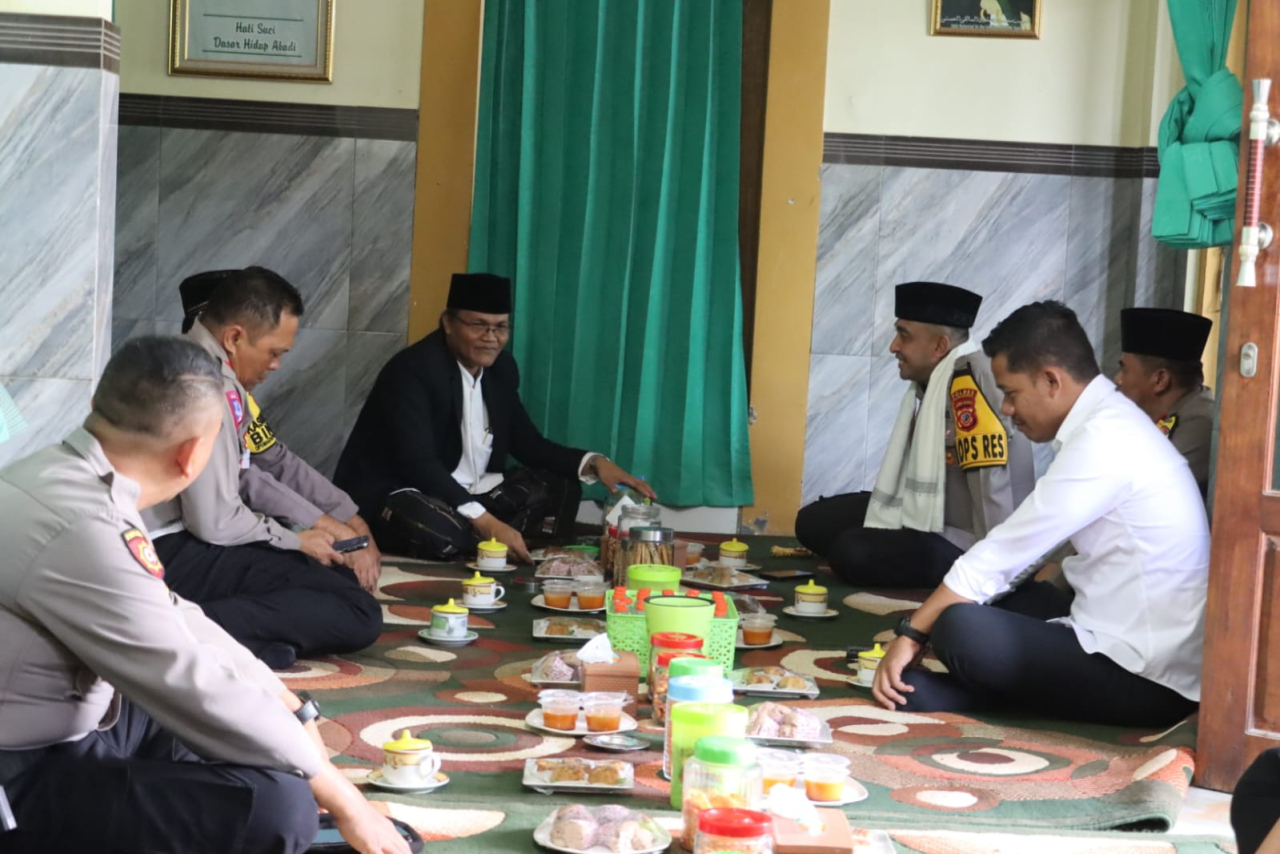 Kapolres Majalengka Silaturahmi dengan Pimpinan Ponpes Al-Hanafiyah Jatiwangi
