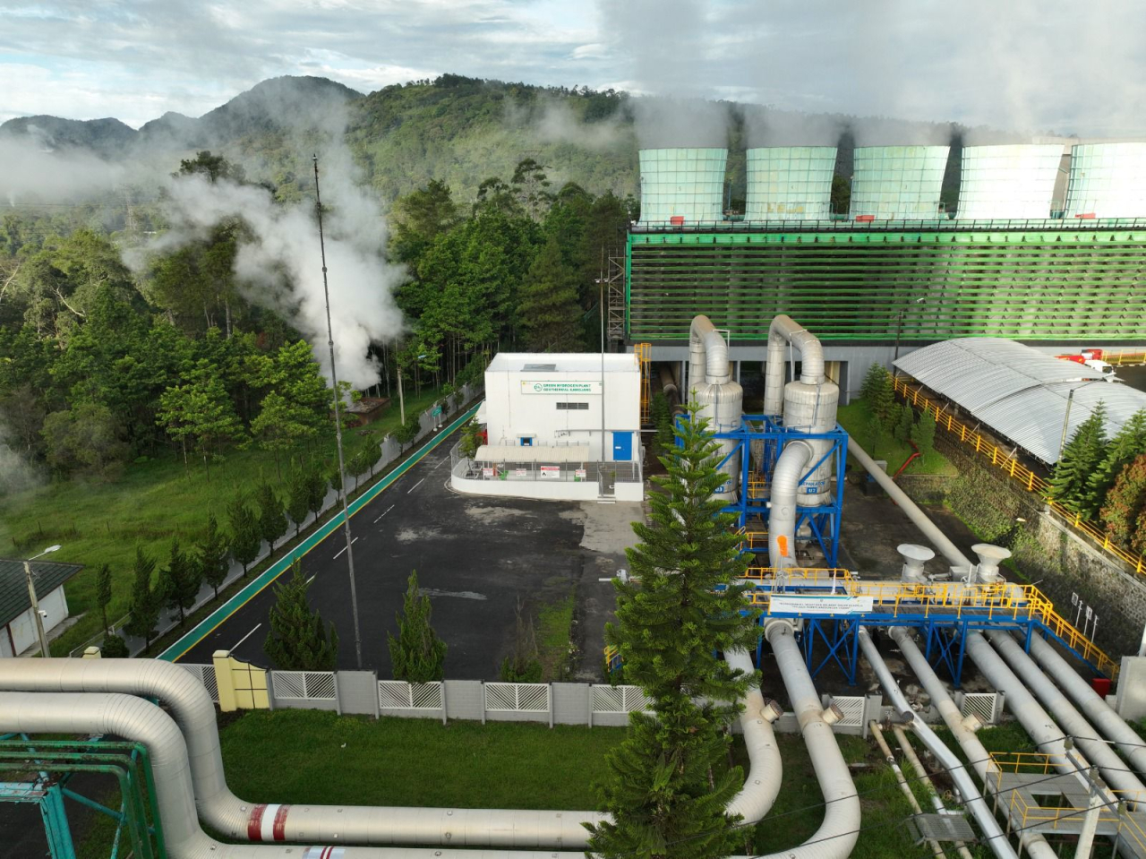 Percepat Pemanfaatan EBT, PLN Gandeng Pupuk Indonesia dan ACWA Power untuk Produksi Hidrogen dan Amonia Hijau