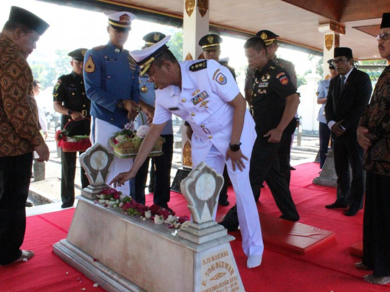 Jelang HUT TNI Ke-79, Lanal Yogyakarta Ikuti Ziarah Rombongan.