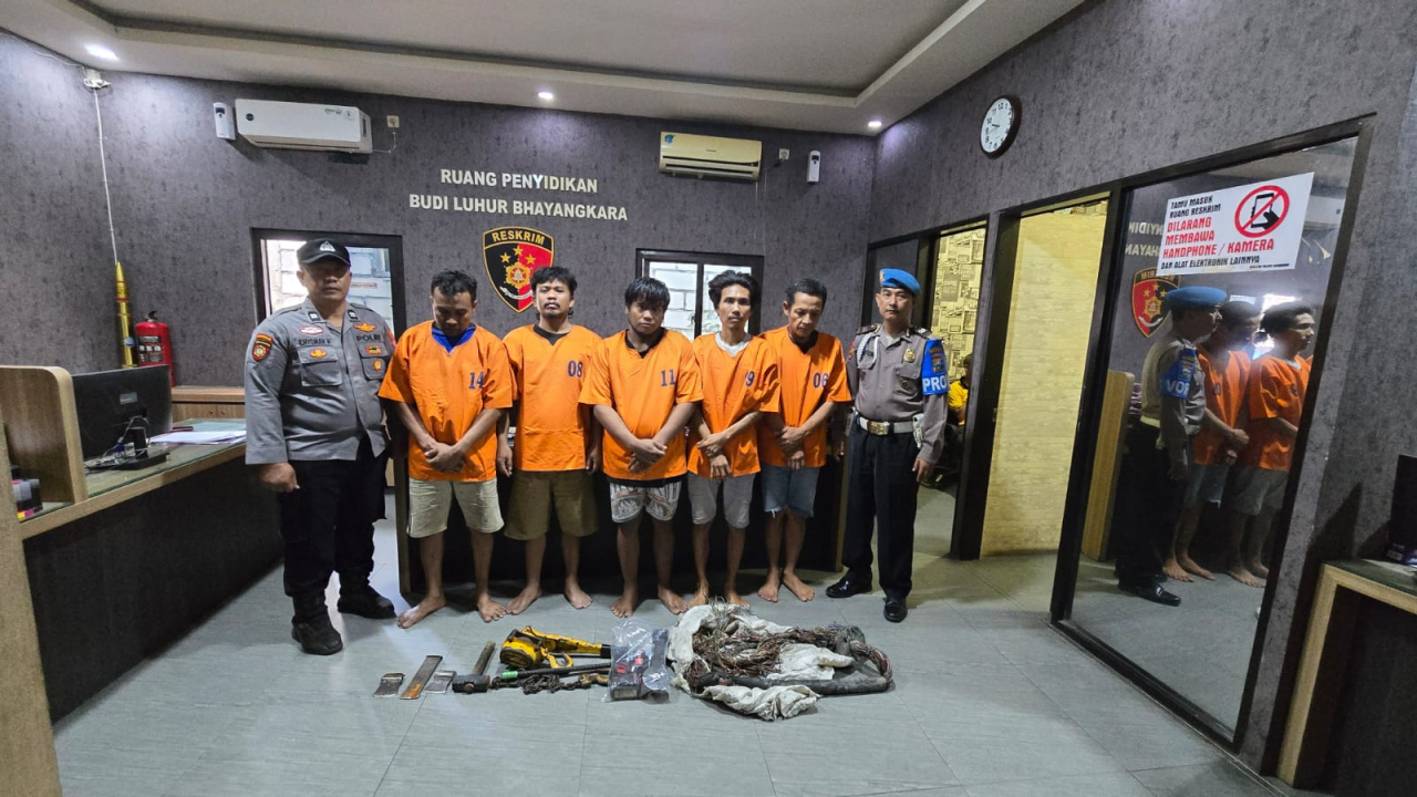 Polsek Asemrowo Amankan Komplotan Pencuri Kabel Milik PT. Telkom di Bawah Jembatan Kalianak Surabaya