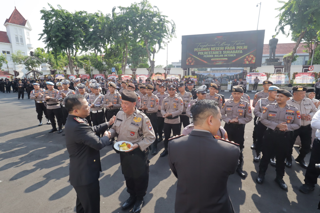 Polrestabes Surabaya Peringati Sumpah Pemuda ke-76 dengan Upacara dan Sertijab