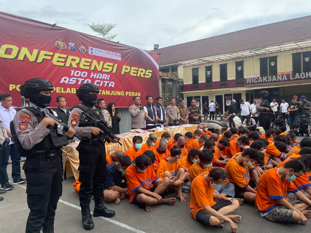 Polres Pelabuhan Tanjung Perak Berhasil Ungkap 59 Kasus Narkoba, 66 Tersangka Diamankan.