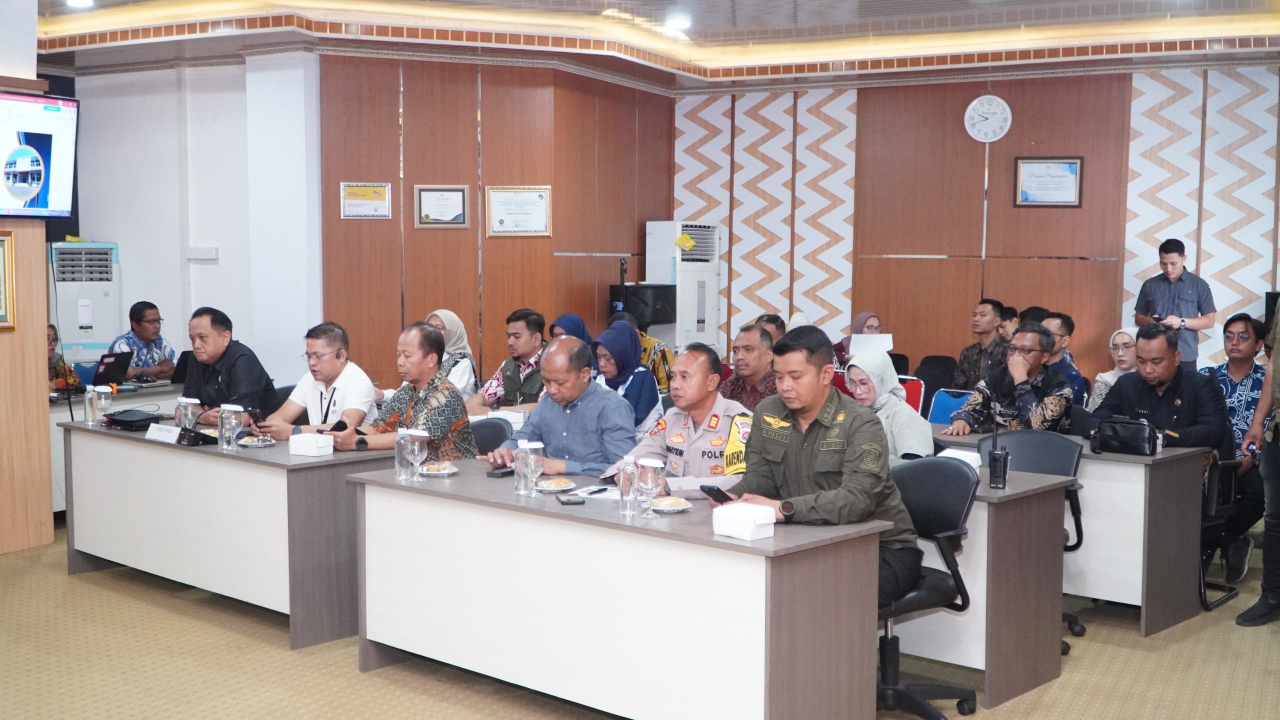 Kapolres Cirebon Kota Hadiri Rakor Pendistribusian Logistik dan Pembersihan Alat Peraga Kampanye 
