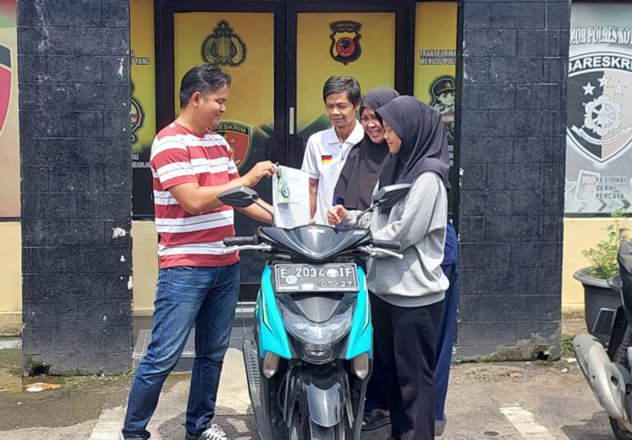 Polresta Cirebon Kembalikan Sepeda Motor yang Digelapkan kepada Pemiliknya