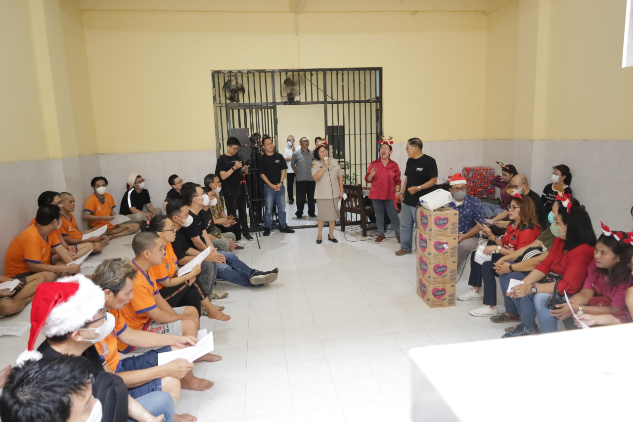 Tahanan Polrestabes Surabaya Laksanakan Ibadah Natal di Rutan Sat Tahti Polrestabes Surabaya