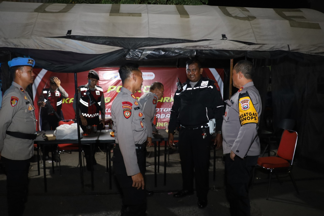Jelang Nataru Polres Pelabuhan Tanjung Perak Tingkatkan Patroli Gabungan TNI - Polri.