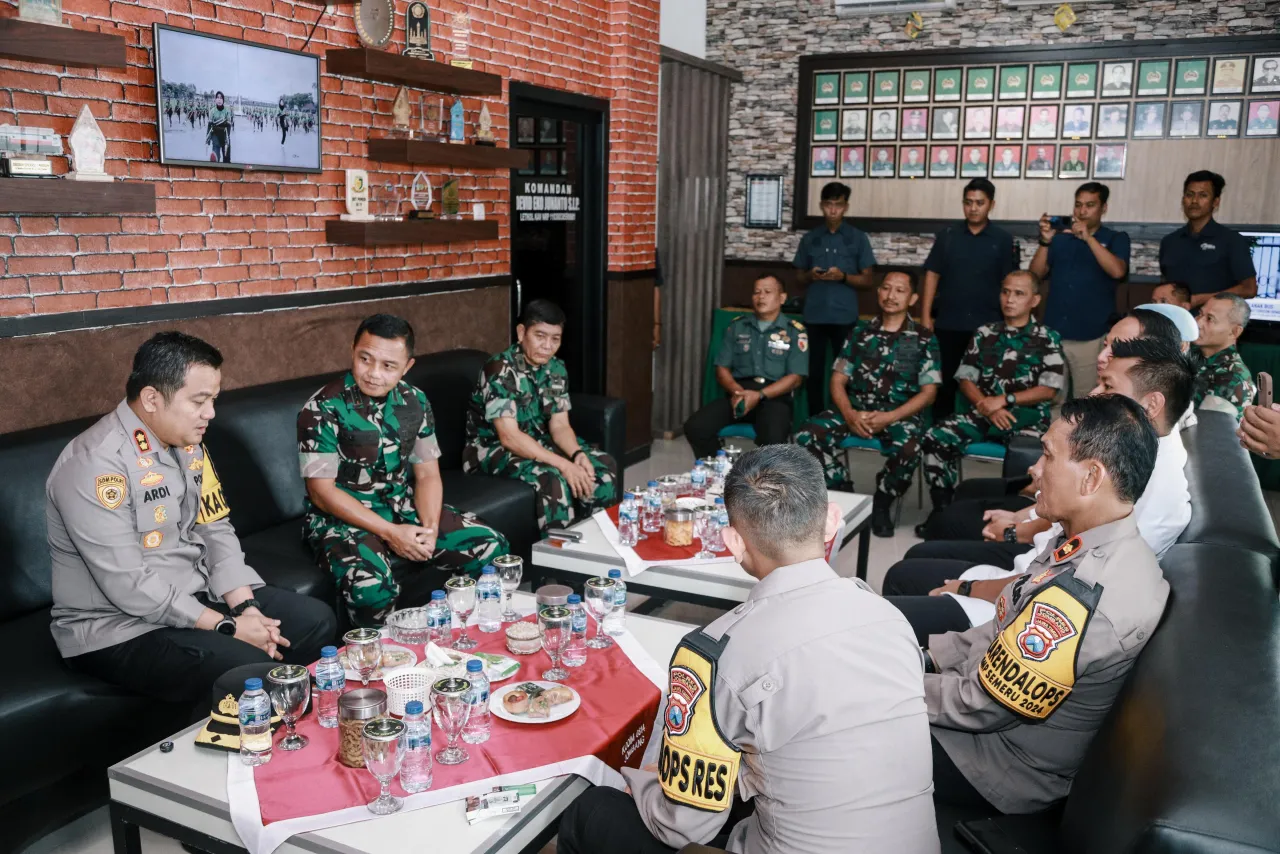 Kapolres Jombang Silaturahmi ke Dandim 0814 Jombang untuk Perkuat Sinergitas