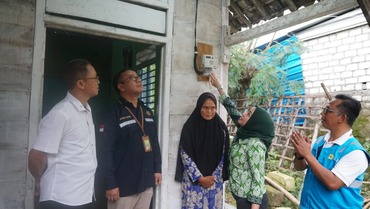 Lima Tahun Program Light Up The Dream: 29.109 Sambungan Listrik Gratis untuk Keluarga Pra-Sejahtera