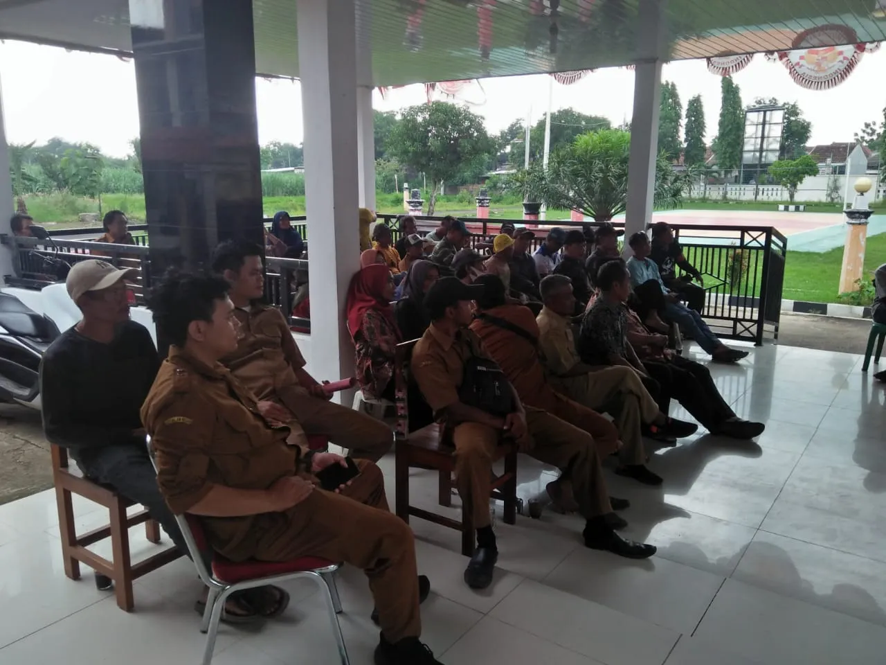 Pemerintah Musyawarah Pengelolaan Sampah Desa Cisaat Kecamatan Waled