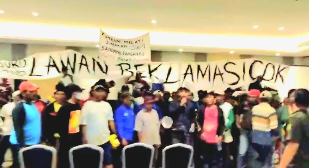 Sosialisasi AMDAL di Surabaya Ricuh, Pendemo Anarkis Serbu Acara, Kinerja Kepolisian Dipertanyakan?