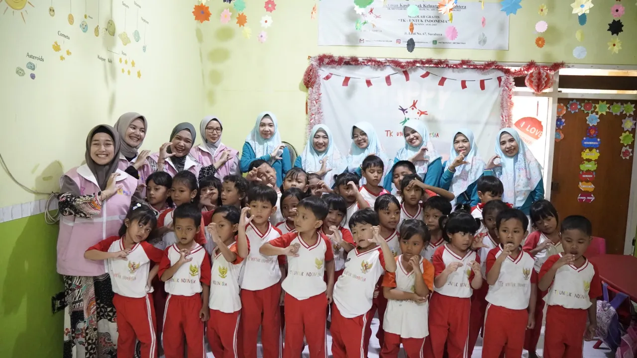 Srikandi & PIKK PLN Icon Plus Jatim Dukung Pendidikan Anak Prasejahtera di Sekolah Gratis TK untuk Indonesia