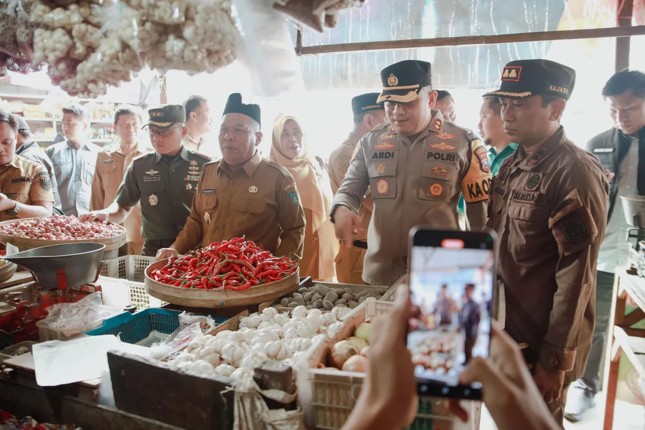 Polres Jombang Sidak Pasar dan Distributor Beras, Pastikan Ketersediaan di Bulan Ramadhan