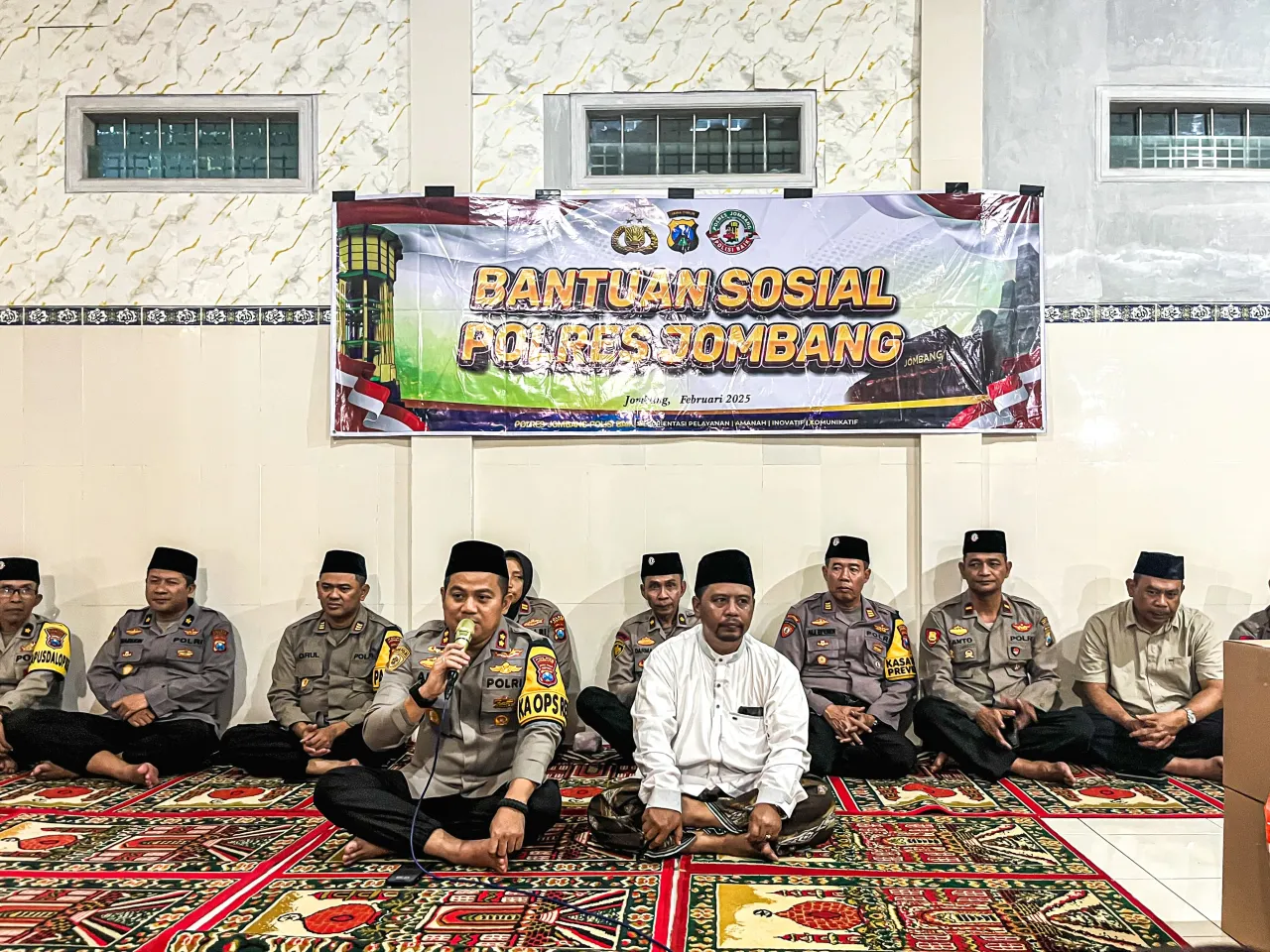 Kunjungi Ponpes Fattahul Muhibbin, Kapolres Jombang Serahkan Bansos dan Santunan Anak Yatim