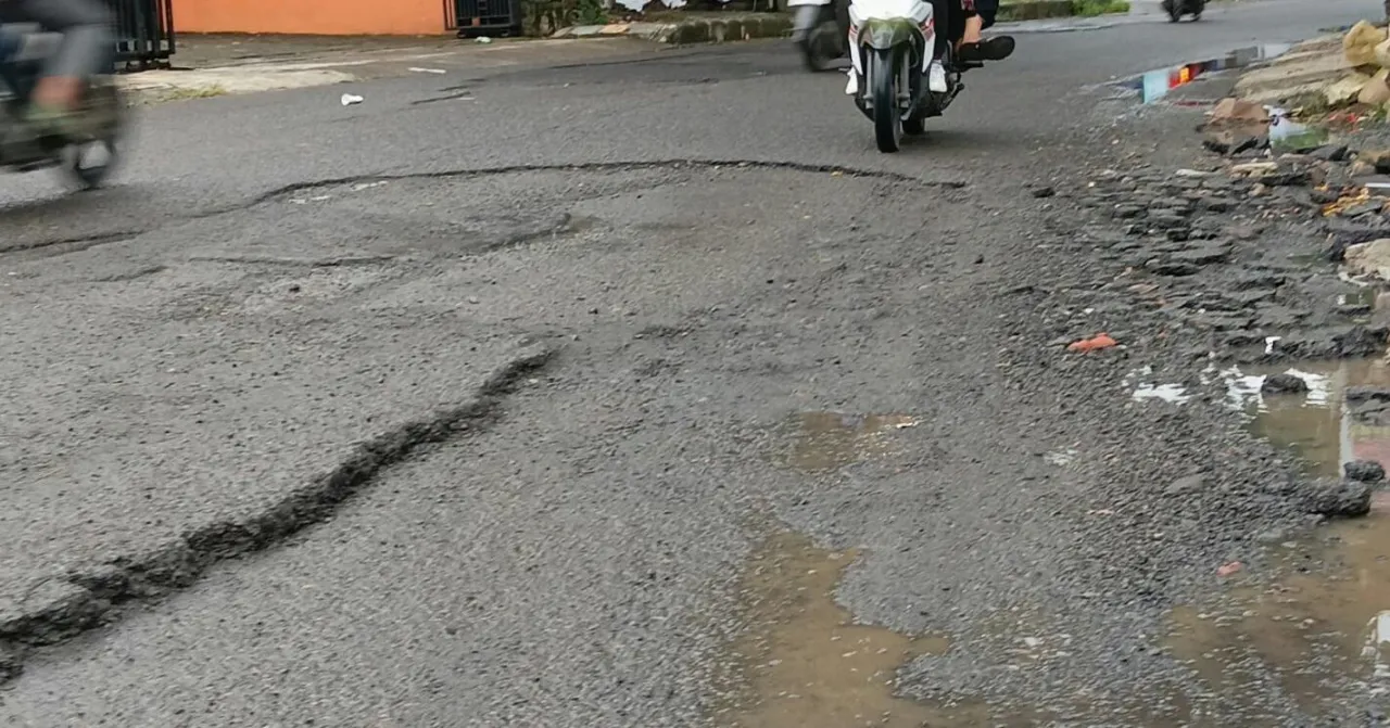 Kondisi Jalan Rusak di Kota Cirebon dan DPUTR Kota Cirebon Berencana Perbaiki 15 Ruas Jalan