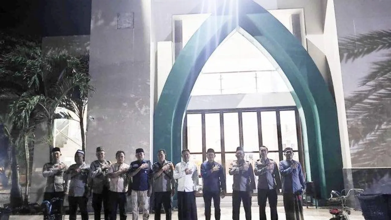 Subuh Keliling Polres Indramayu Jalin Ukhuwah Dengan Jemaah Masjid Abdurrahman Basuri Sindang