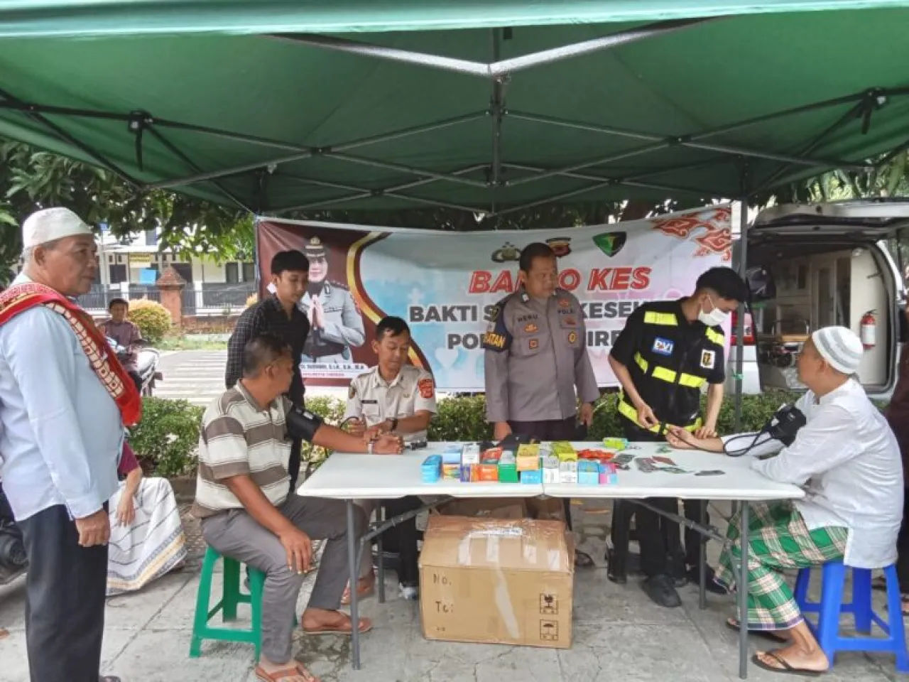 Polresta Cirebon Gelar Bakti Sosial Kesehatan di Masjid Jagatamu Tukmudal