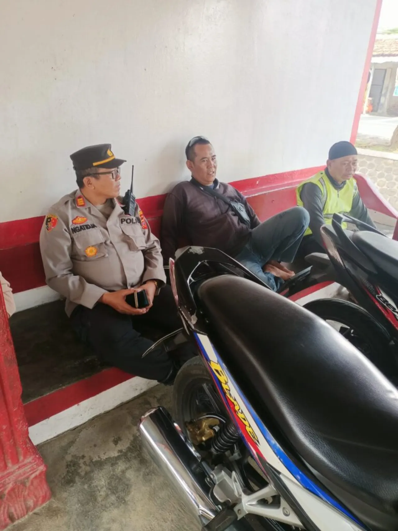 Kapolsek Talun Gelar Jumat Curhat Bersama Ojek Kamtibmas di Pangkalan Jembatan Merah