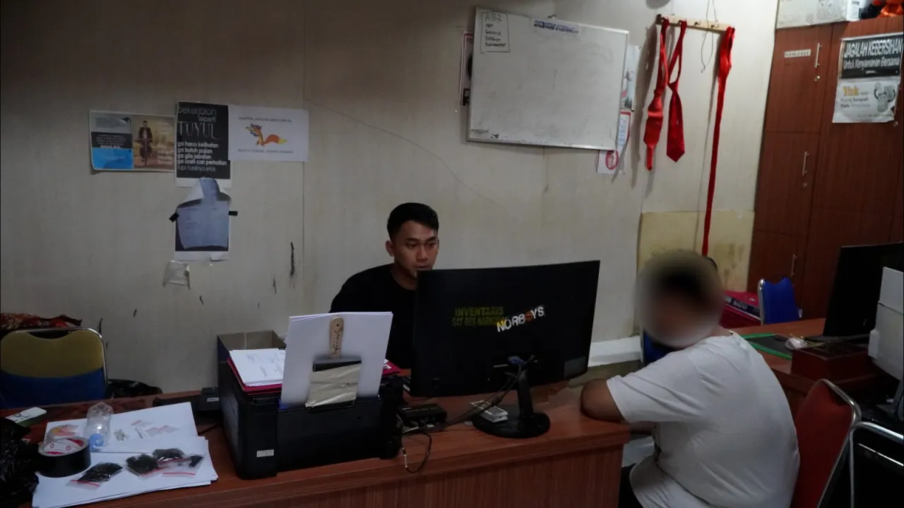 Polres Cirebon Kota Tangkap Pengedar Sabu, Amankan 32 Paket Barang Bukti