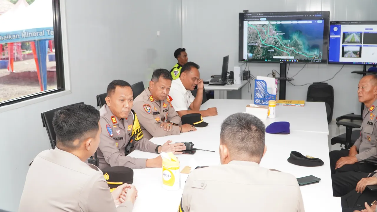 Kapolres Cirebon Kota Pimpin Monitoring Arus Mudik di Pos Yan Rest Area 207.A Tol Palikanci