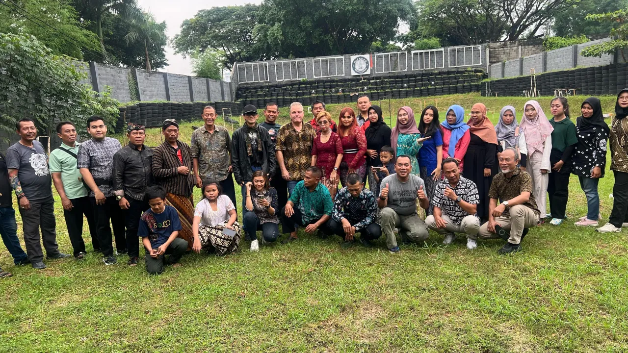 Hipakad Shooting Club Gelar Halal Bihalal Spesial di Momen Hari Kartini, Anggota Kenakan Pakaian Adat