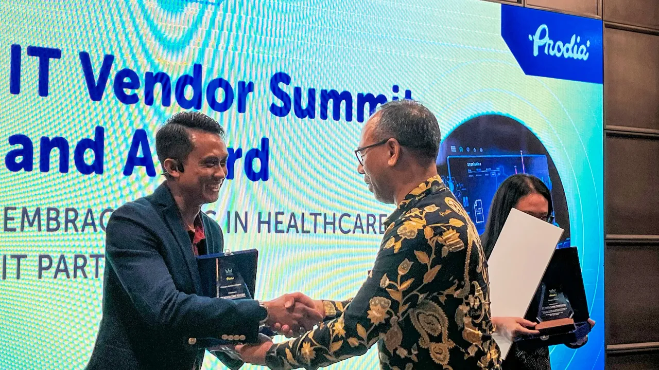 PLN Icon Plus Raih Penghargaan Best Services & Support Category di IT Vendor Summit and Award Prodia 2025