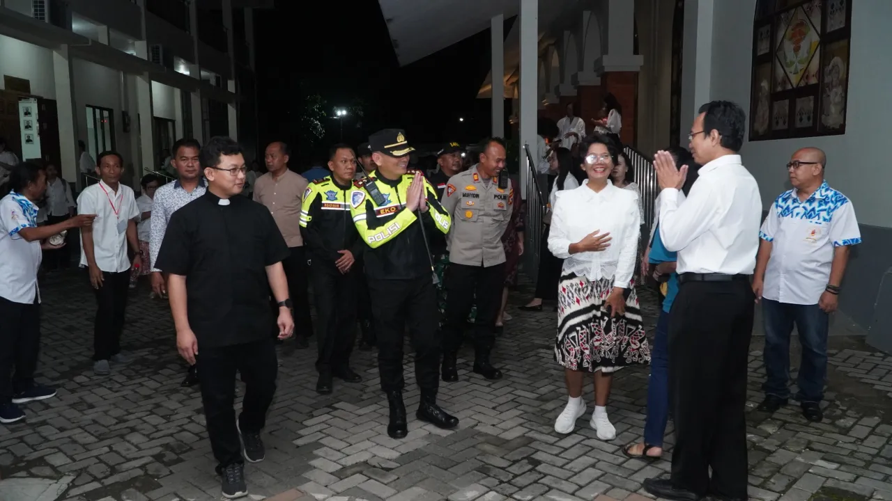 Kapolres Cirebon Kota Tinjau Langsung Pelaksanaan Ibadah Peringatan Wafat Isa Almasih / Paskah 2025 di Gereja-Gereja