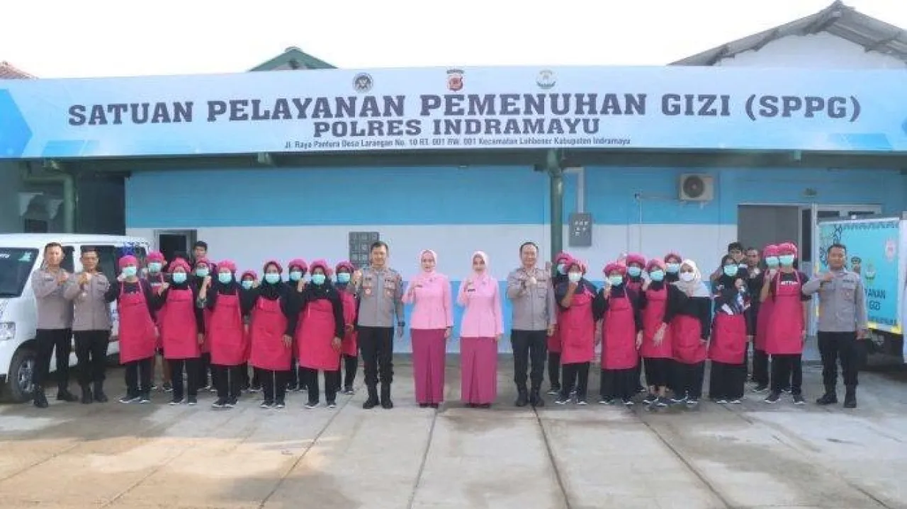 Dukung Program Gizi Anak, Kapolres Indramayu dan Ketua Bhayangkari Tinjau SPPG Yayasan Kemala