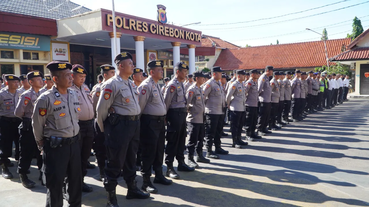 Kapolres Cirebon Kota Pimpin Apel Pagi, Tekankan Disiplin dan Pelayanan Prima