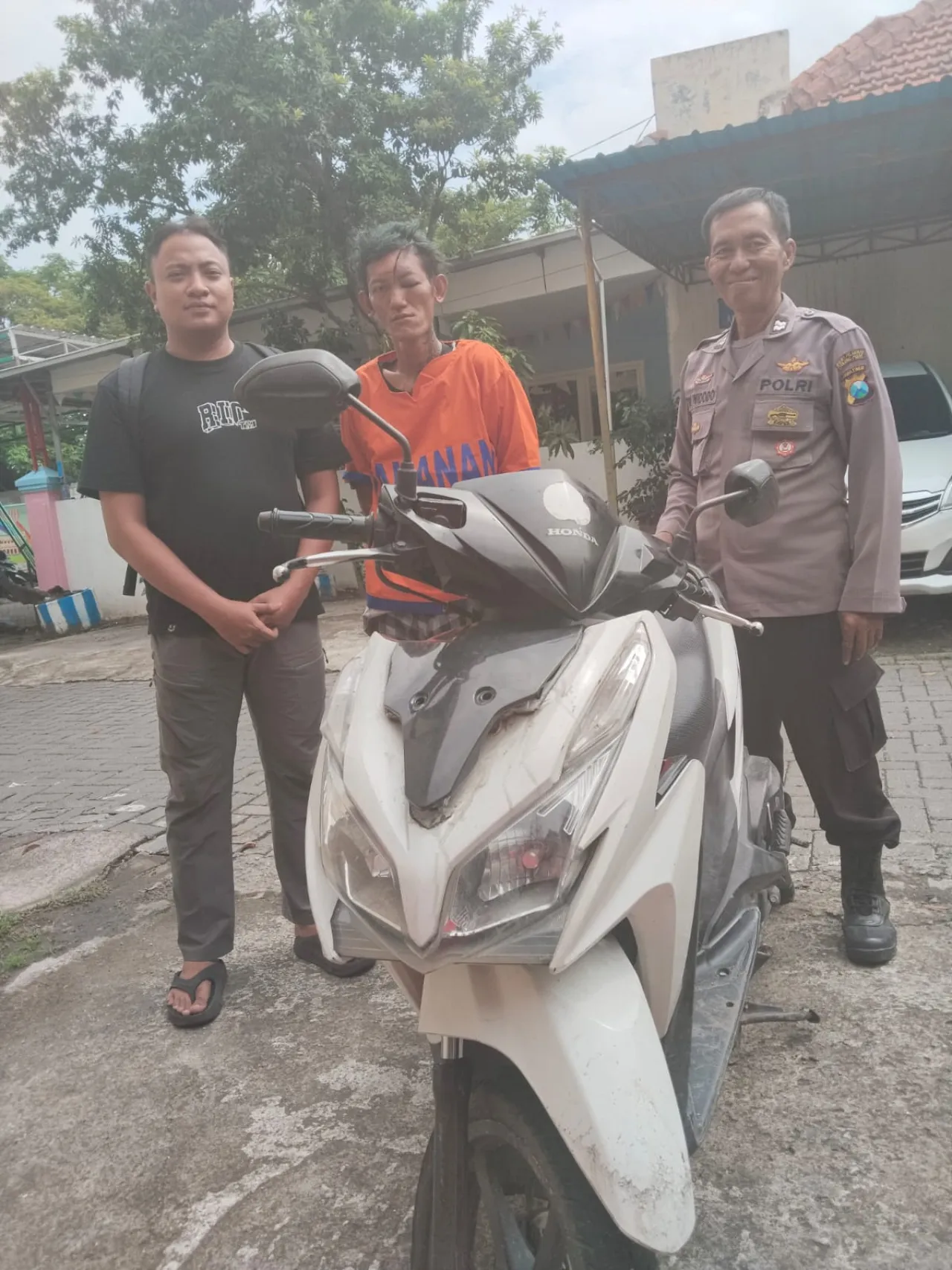 Nekat! Pengamen Kepergok Curi Motor di Bulak Kalitinjang Surabaya, Berhasil Diamankan Polsek Kenjeran.