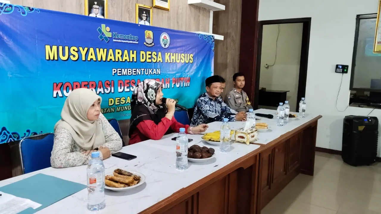 Musyawarah Desa Mundu Pesisir Kecamatan Mundu Pembentukan Koperasi Desa Merah Putih