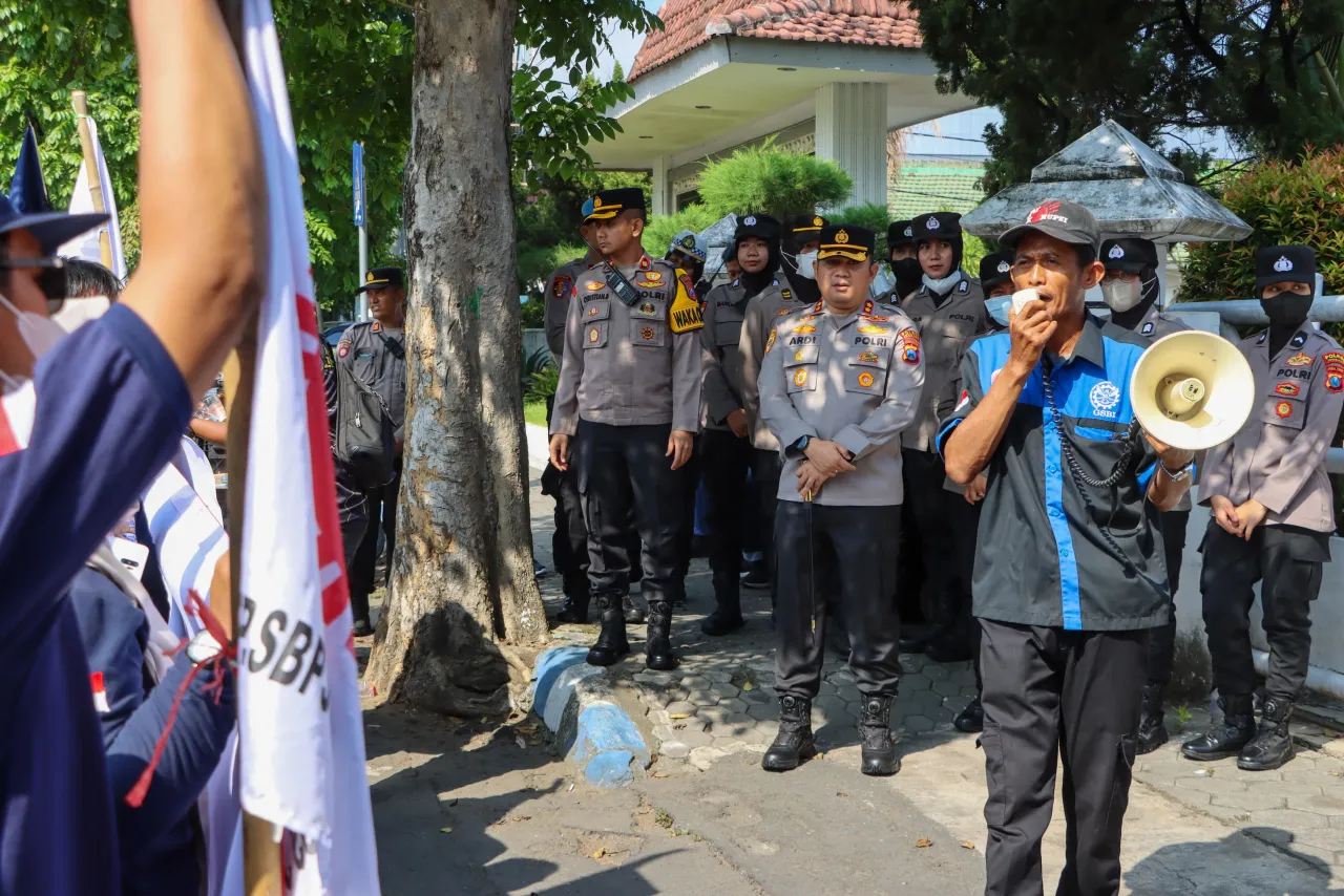 Polres Jombang Gelar Pengamanan Peringatan Hari Buruh Internasional May Day 2025