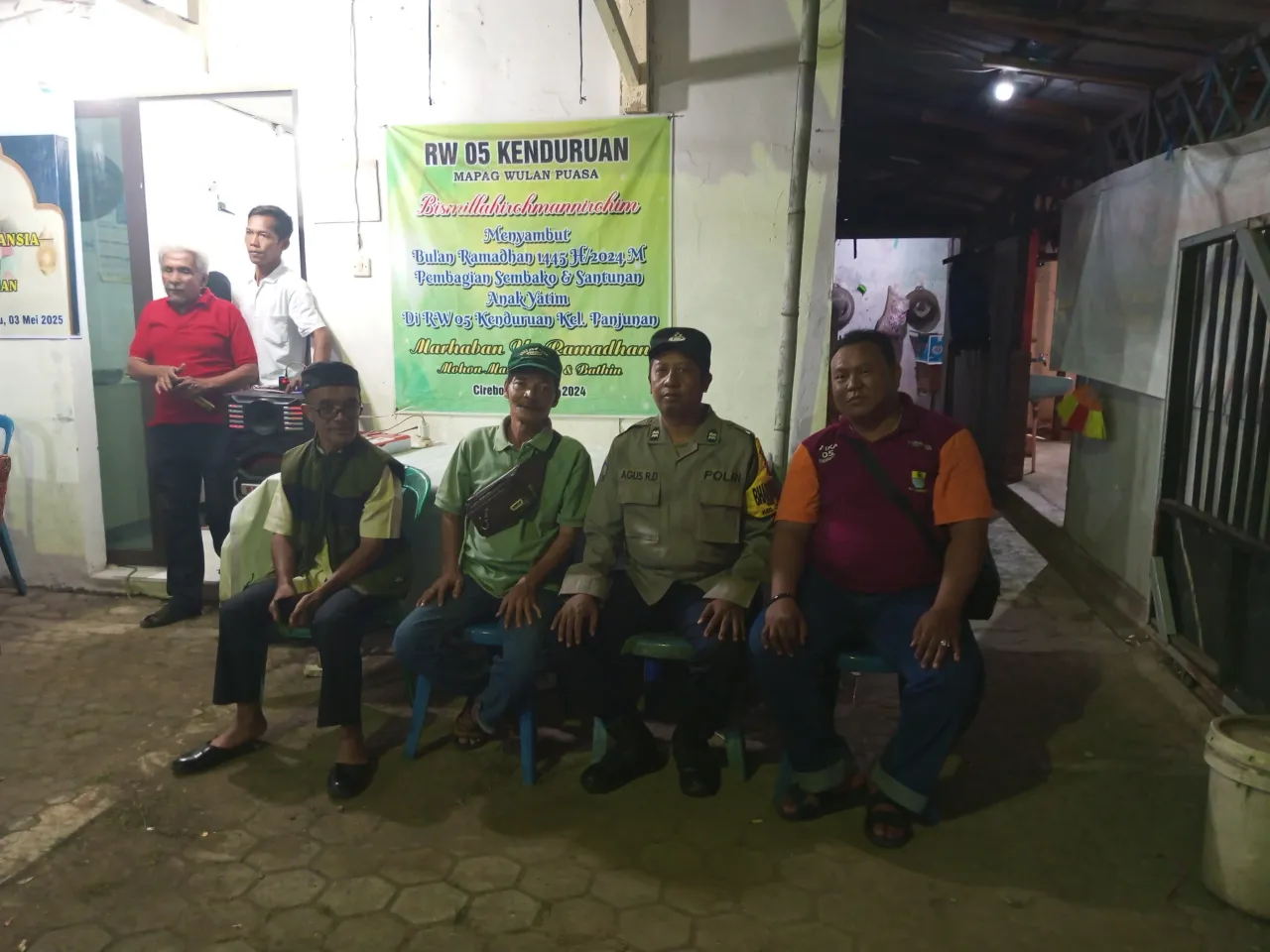 Jaga Kamtibmas, Bhabinkamtibmas Panjunan Polsek Lemah Wungkuk Polres Cirebon Kota Lewat Patroli Malam