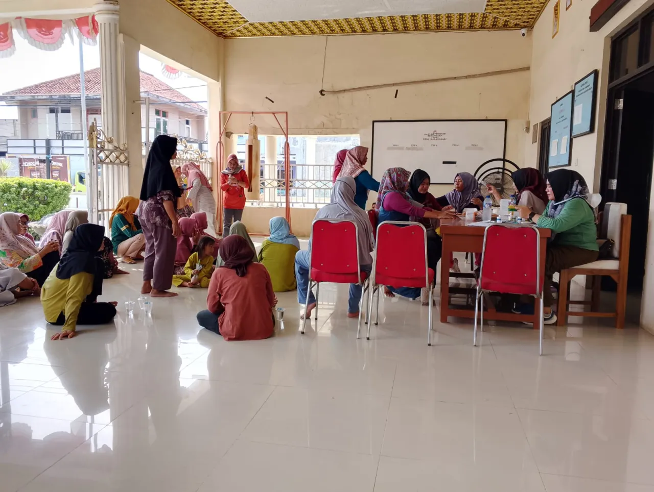 Kegiatan Posyandu di Kantor Balaidesa Karangsari Kecamatan Waled