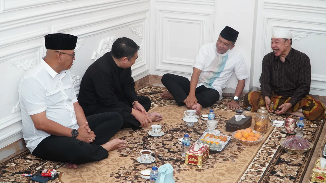 Kapolres Cirebon Kota Dampingi Kapolda Jabar Silaturahmi ke Ponpes Buntet