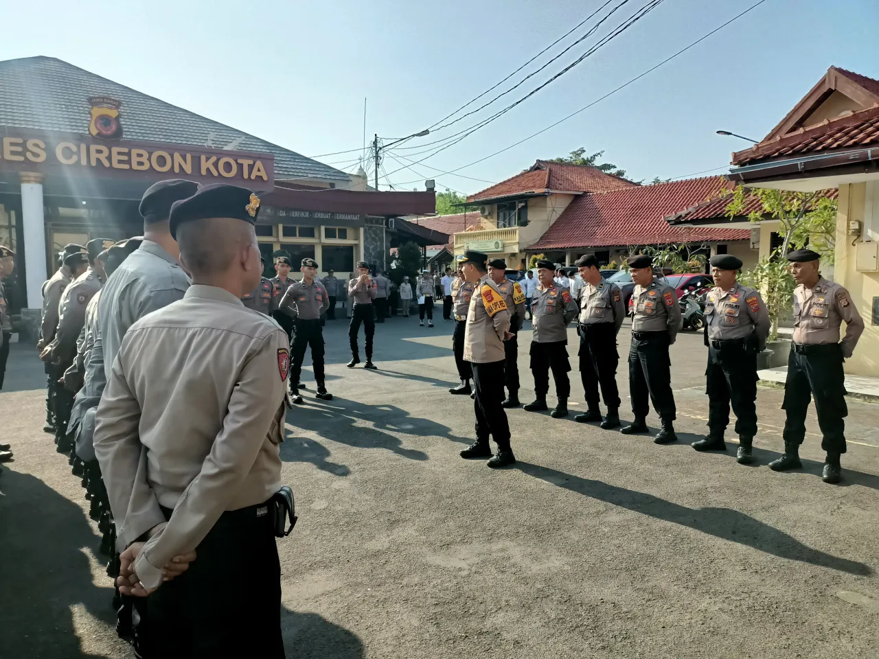 Wakapolres Cirebon Kota Berikan Arahan Kepada Personel Dalmas Sat Samapta