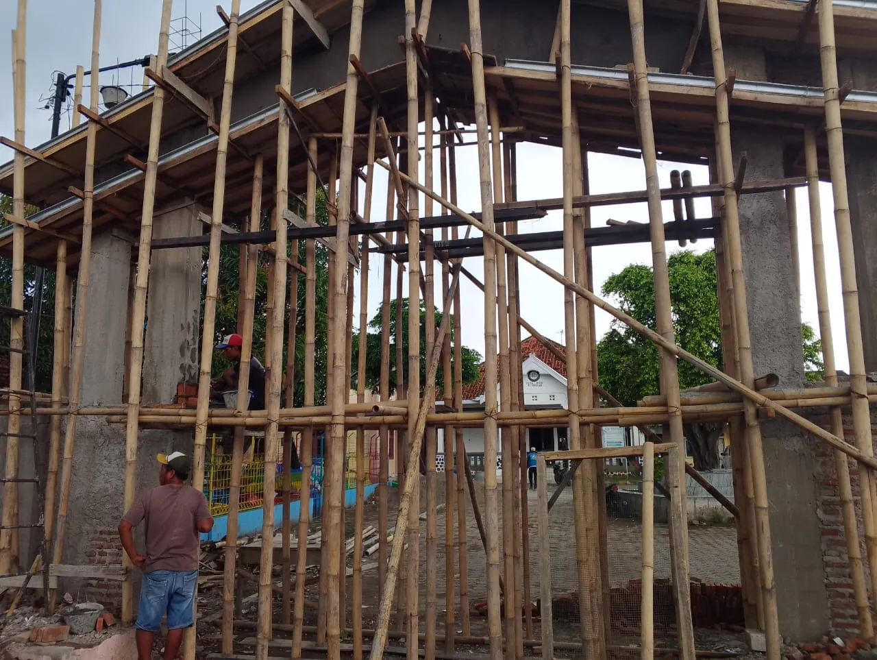 Kantor Balaidesa Cikulak Bangun Gapura sebagai Simbol Kemakmuran dan Komitmen Menuju Desa Unggul