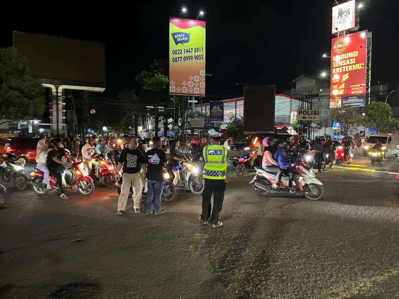 Polres Cirebon Kota Berhasil Amankan Euforia Kemenangan Persib, Konvoi Bobotoh Berjalan Kondusif