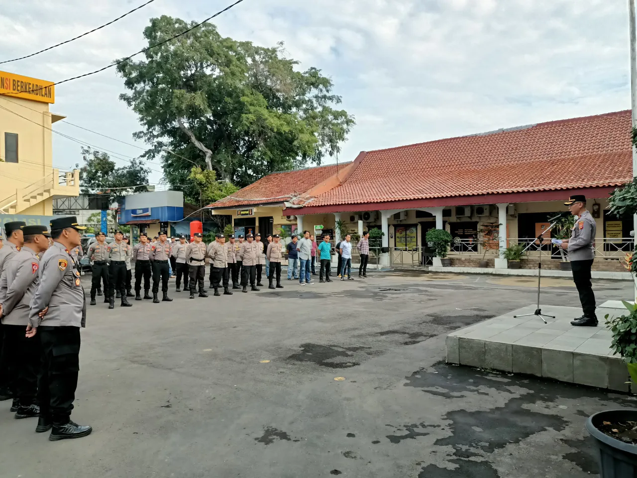 Polres Cirebon Kota Gelar Apel Pengamanan Peringatan Kenaikan Isa Almasih 2025
