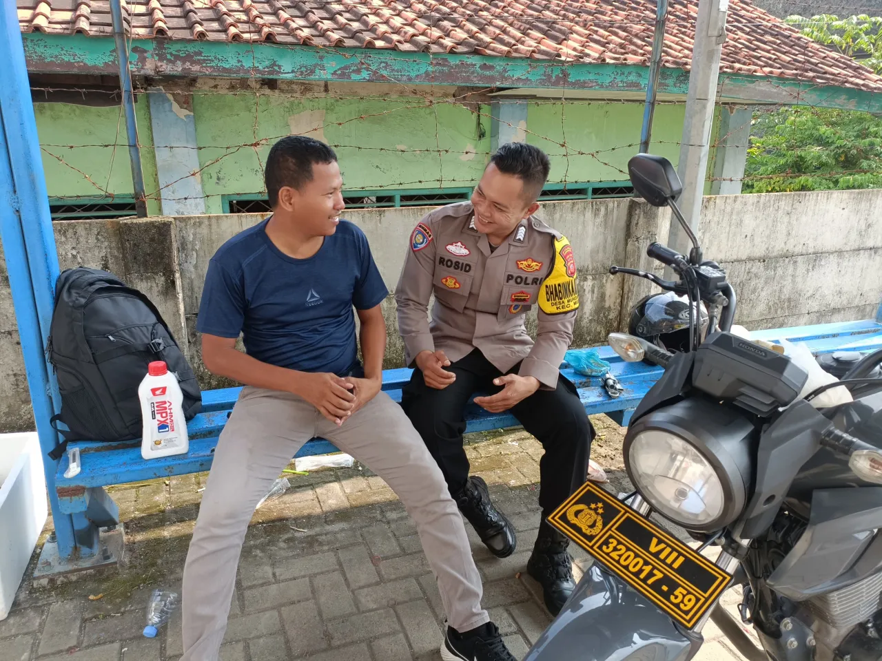 Dekatkan Diri dengan Warga, Bhabinkamtibmas Mundu Pesisir Dialog Kamtibmas Bersama Masyarakat