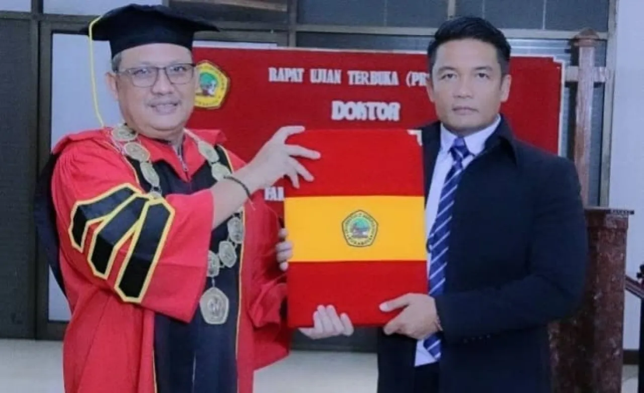 Direktur Lembaga Bantuan Hukum (LBH) Rastra Justitia, Didi Sungkono, resmi meraih gelar doktor (S3)