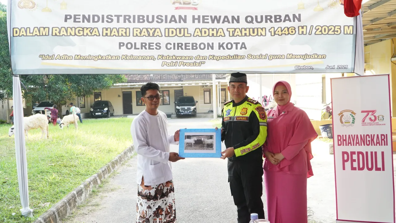 Idul Adha, Polres Cirebon Kota Distribusikan 29 Hewan Kurban Kepada Masyarakat dan Mitra Strategis