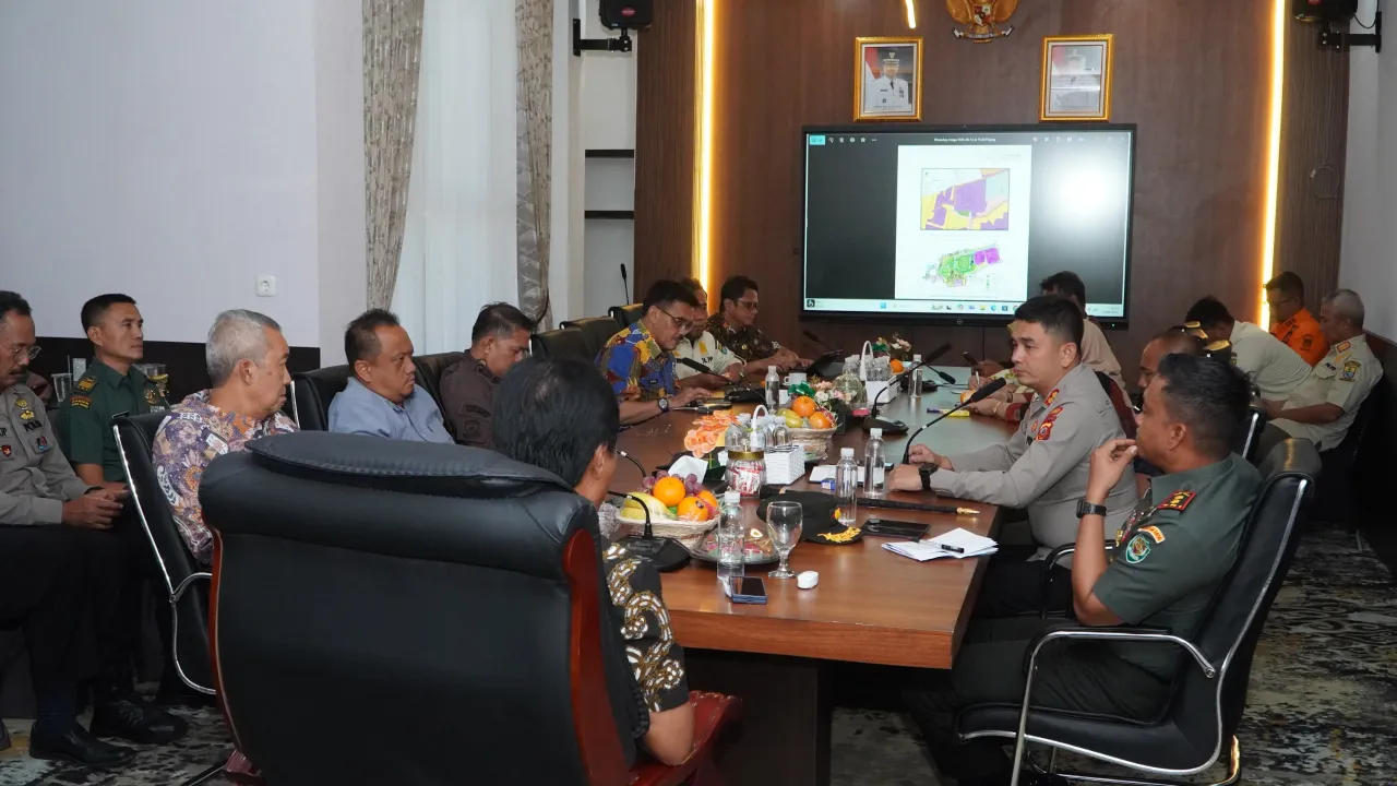 Kapolres Cirebon Kota Hadiri Rakor Bahas Jam Malam Pelajar dan Kenakalan Remaja Bersama Forkopimda