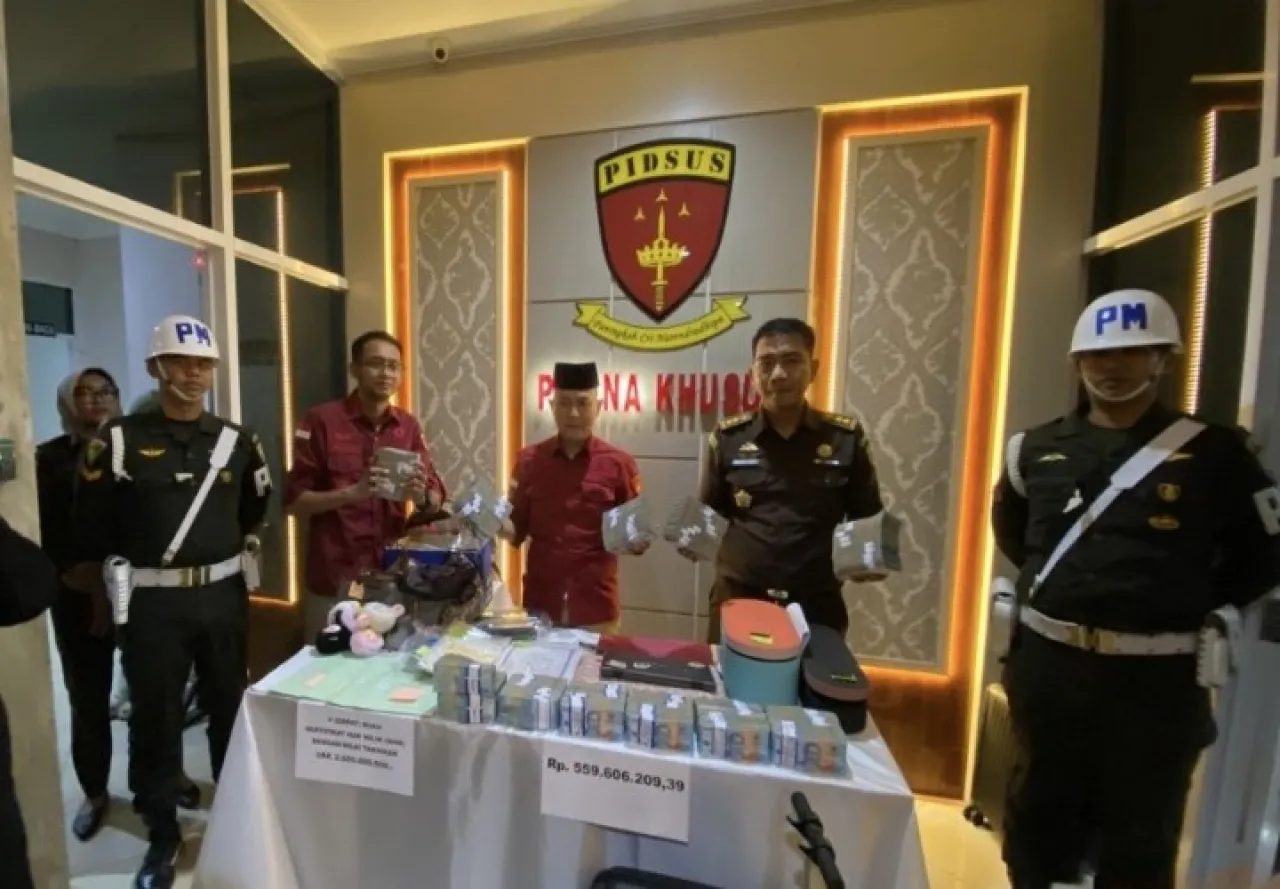 Kejati Lampung Sita Uang Rp 559 Juta hingga Sertifikat Tanah dalam Penggeledahan Kantor Bank BUMN di Pringsewu