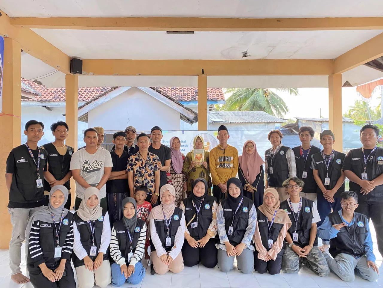 Dukung Ekonomi Lokal Melalui PMD, Mahasiswa KKN 05 UTM Kenalkan Digital Marketing pada UMKM Lapa Taman