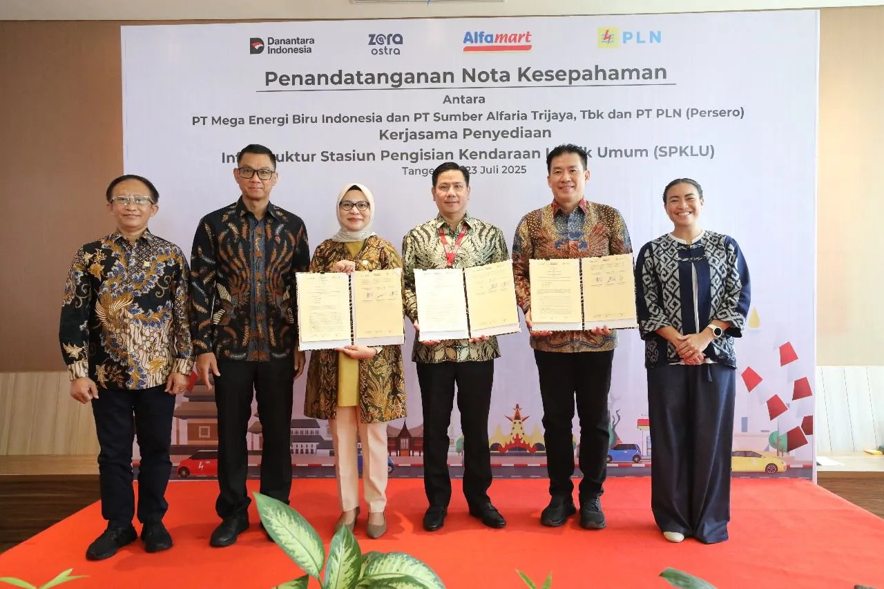 Semangat Kemerdekaan, PLN, MEBI, dan Alfamart Kolaborasi Kembangkan Infrastruktur SPKLU di Lokasi Strategis se-Indonesia