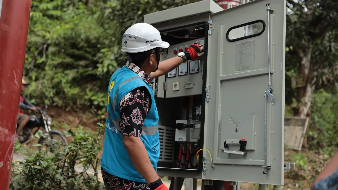Jelang Hari Kemerdekaan, PLN Operasikan Listrik Pertama di Kawasan Konservasi Bandealit
