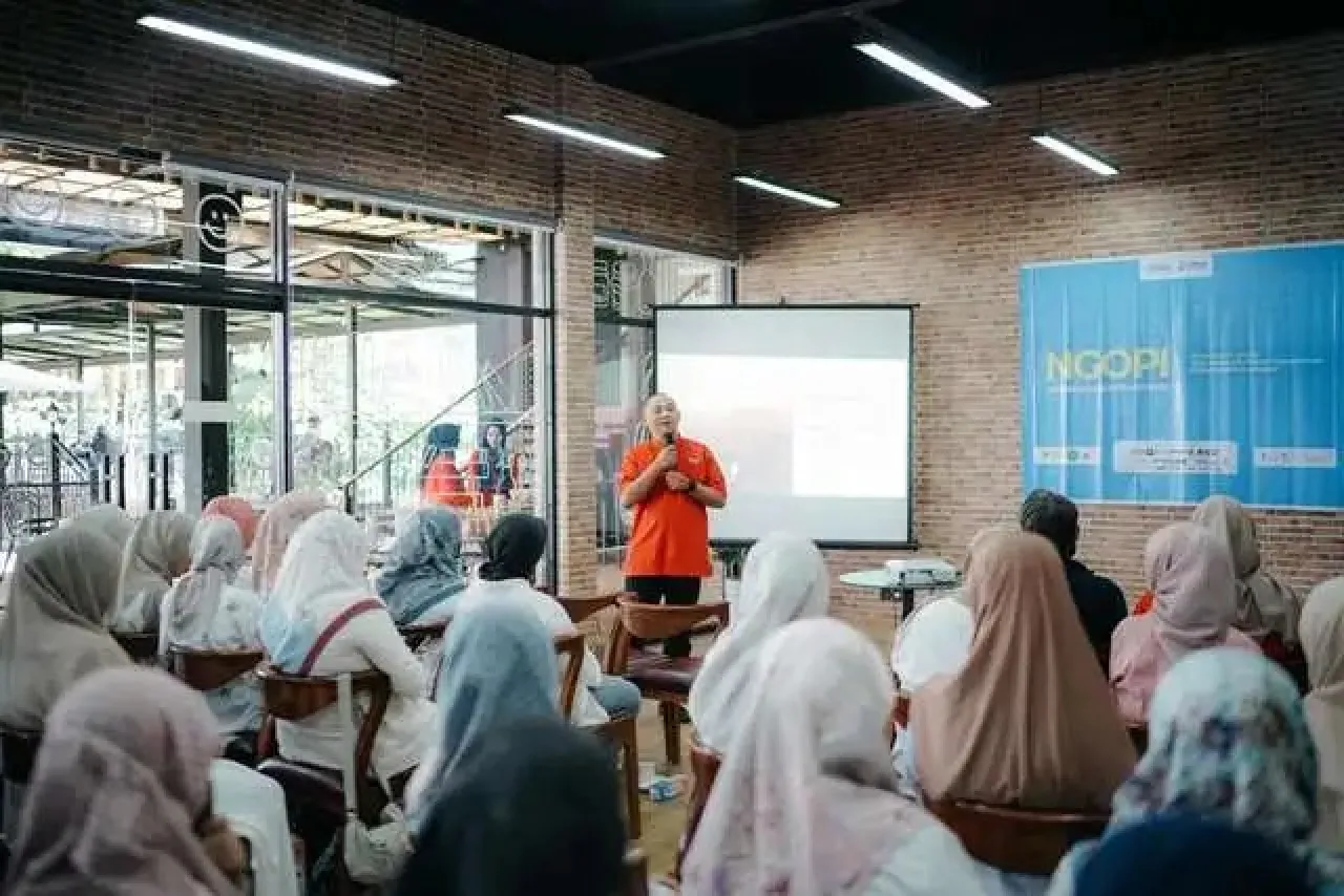 Dari Pasar ke Ponsel: Transformasi Digital UKM Kuningan